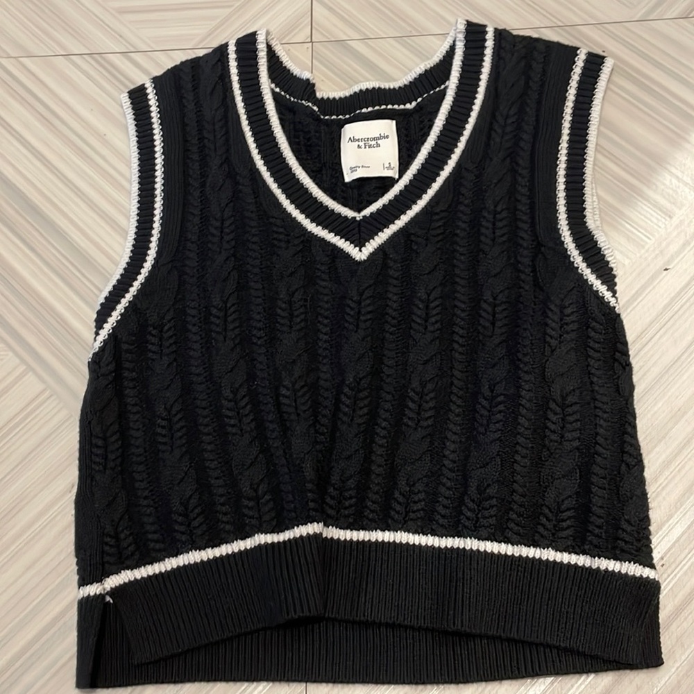 Abercrombie Sweater Vest—new without tags